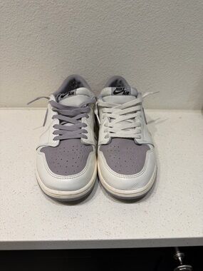 Nike Men’s Low-Top Sneakers in White and Light Purple